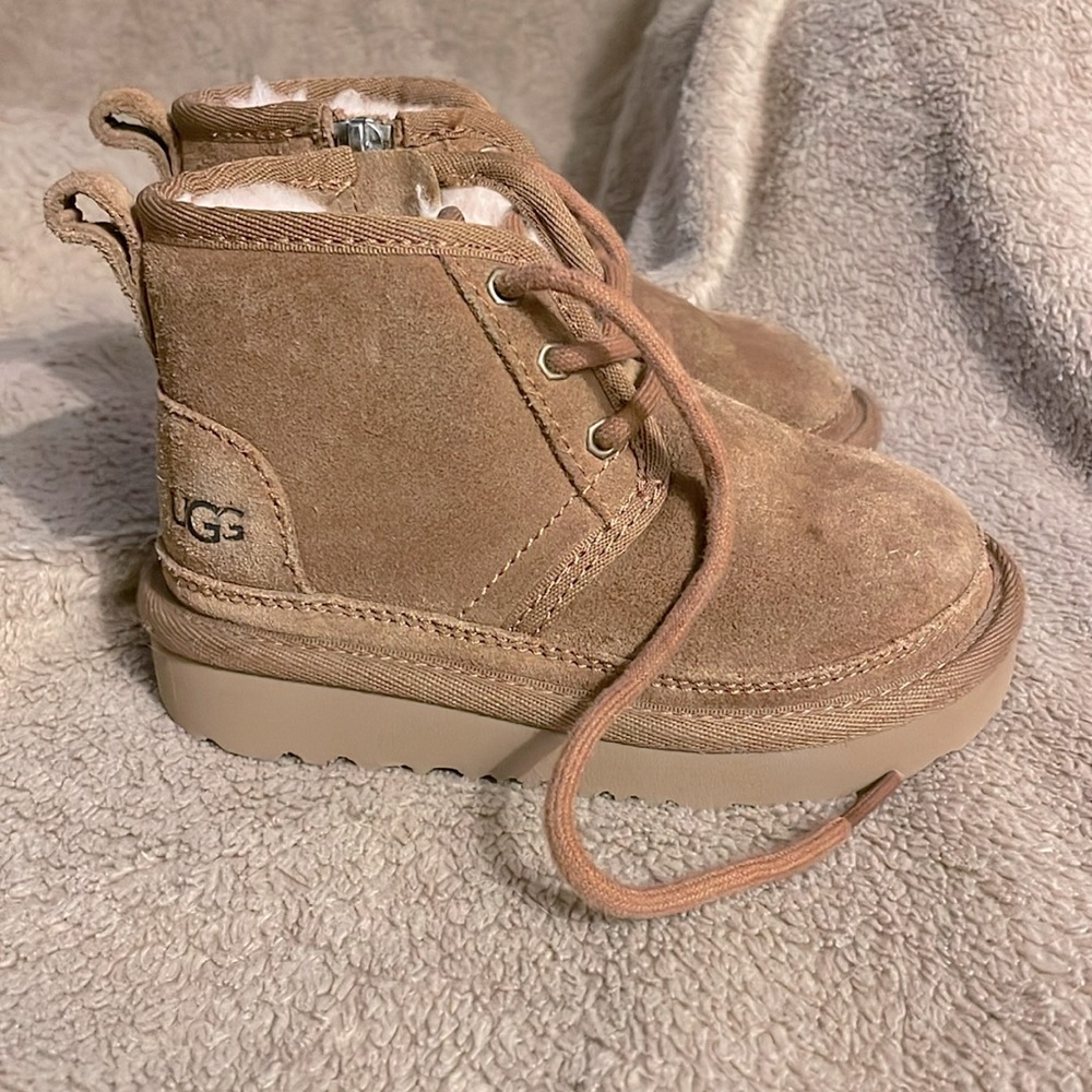 Ugg Nuemel ll boot chestnut gender neutral, toddler size 8
